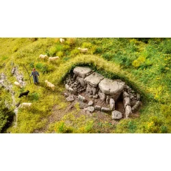 58616 NOCH. Delvist fritlagt gravhj. Mler 9 x 13,5 cm. 3,5 cm hj. H0.