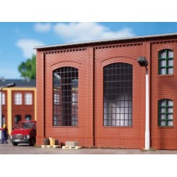 80509 AUHAGEN Vgge med industrivinduer. H0.