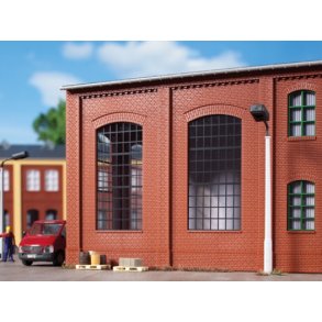 80509 AUHAGEN Vgge med industrivinduer. H0.