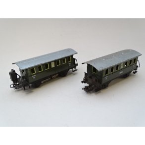 4000 x 2 stk. MRKLIN. Personvogne. den ene med baglys. H0. Brugt