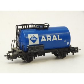 AH 4646 MRKLIN. Aral tankvogn. i flot stand. H0. Brugt