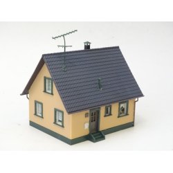 NI 1005 Ukendt. Villa. Mler 9 x 8,5 cm hjde 8,5 cm. H0. Brugt