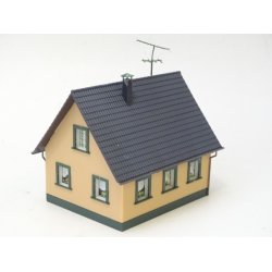 NI 1005 Ukendt. Villa. Mler 9 x 8,5 cm hjde 8,5 cm. H0. Brugt