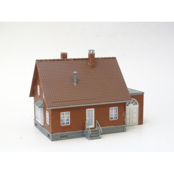 NI 1012 Ukendt. Villa. Mler uden garage. 10 x 8 cm. Hjde9 cm. H0. Brugt