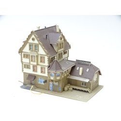 FV 50382 VOLLMER. Flot bygning med erhverv. N. Brugt