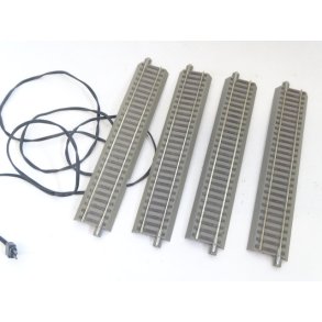 FV 61110 ROCO. 4 lige skinner hvor af den ene er med strntilslutning. H0. Brugt.