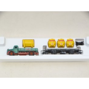 FV Museumsvogn 2006. MRKLIN. Godsvogn samt lastbil med gule containere. H0. Brugt.