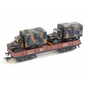 Kir 4473 C MRKLIN. Fladvogn med 2 militr kretjer. H0. Brugt