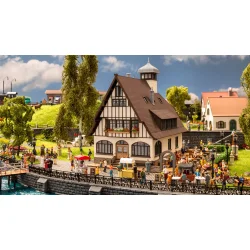 66401 NOCH. Wirtshaus mit Biergarten. H0.