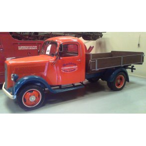 BILER, BUSSER OG ANDRE KRETJER 1:87